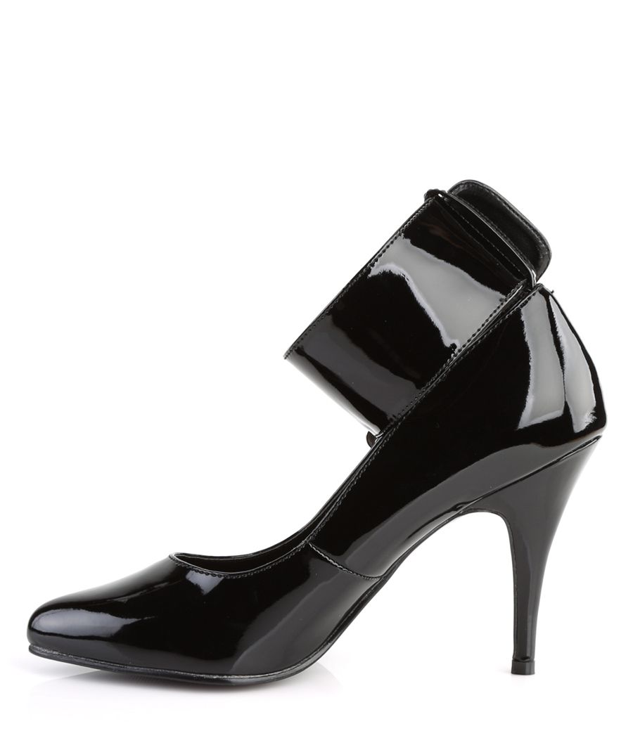 Stiletto BDSM élégant, bride cheville provocante.