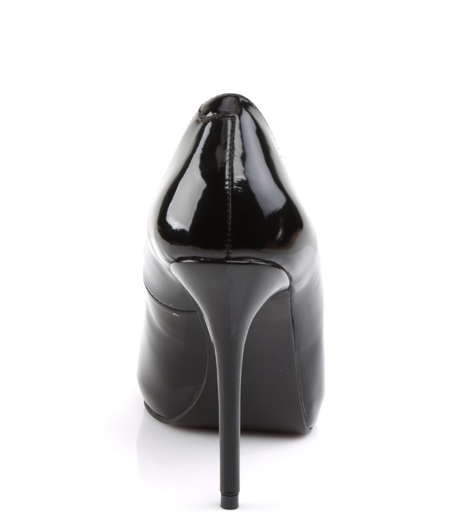 Stiletto glamour BDSM, noir vernis, style intemporel extrême.