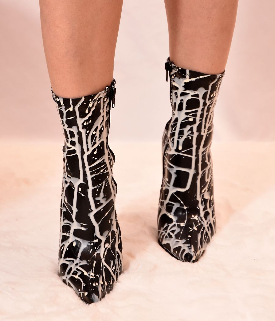 Chaussure travesti bottine caoutchouc talon haut