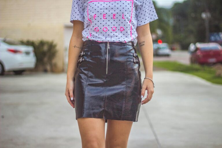 Comment Porter une Jupe en Cuir : Le Guide Ultime de Style, du Classique au Sensuel