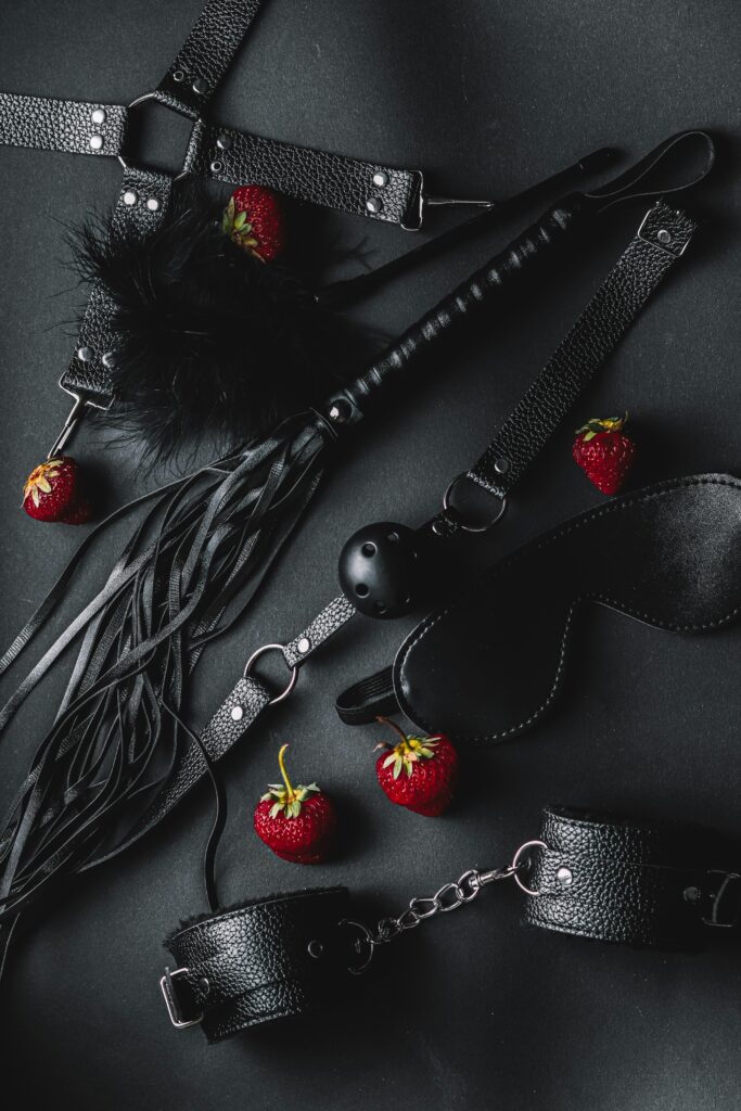 Matériel BDSM en cuir noir